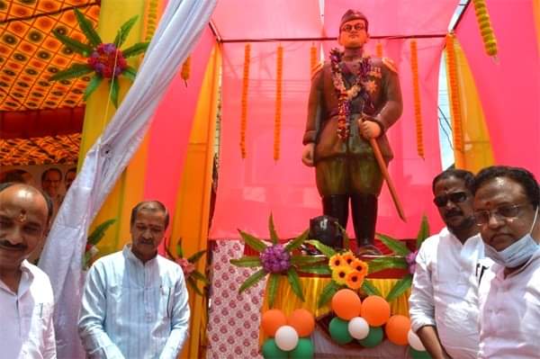 प्रभारी मंत्री ने किया सुभाष चंद्र बोस की प्रतिमा का अनावरण