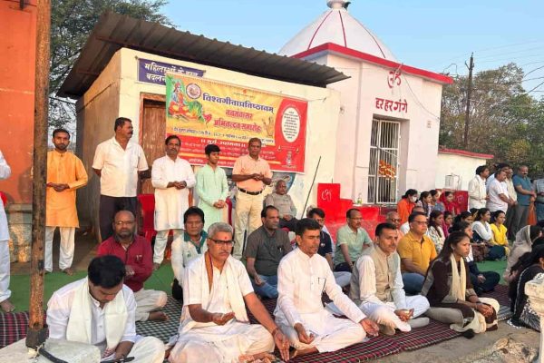 सिवनी : वैदिक मंत्रोच्चार के साथ हुआ नव संवत्सर के प्रथम सूर्य का स्वागत Visha Geeta Pratishthanam Seoni