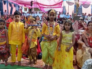 Seoni: Sons like Dhruv and devotee Prahlad uplift 21 generations - Pandit Divyanshu
#सिवनी #भाजपा #lovejihad #समाचार #त्योहार #VHP #Hindu
#seoni #ghansore #aadegaon #lakhnadon #seoninews #MockDrill | #Sirens | #Pakistan | #India |
#PahalgamTerroristAttack | #PahalgamAttack
#HindiNews #seoniboys #seonigram #seoniupdates
#seoninewstoday #keolari #operationsindoor #pakistan #yprashn #yprashnseoni #seoni #seoninews #madhyapradesh #digitalmedia #seoniwale